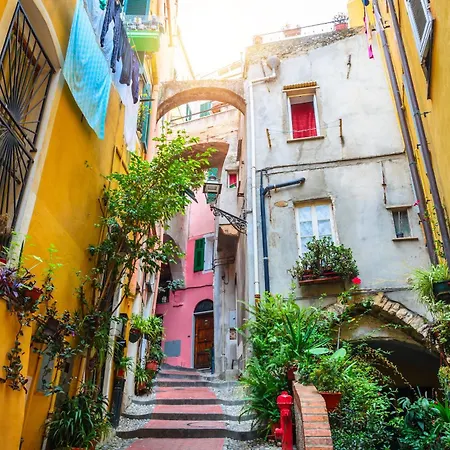 Lucia Riviera Dei Fiori Pool - Happy Villa