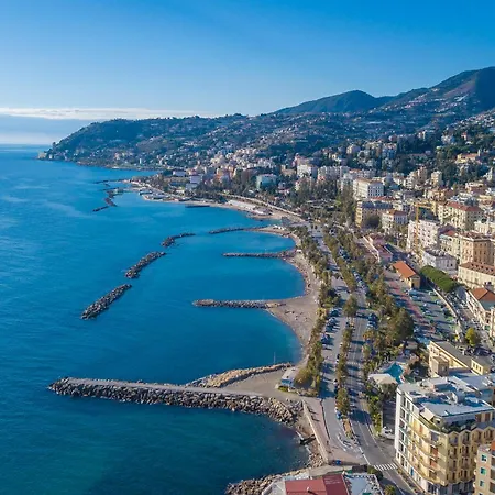 Lucia Riviera Dei Fiori, Sea-view And Pool *