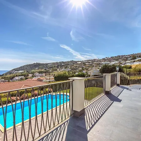 Lucia Riviera Dei Fiori, Sea-view And Pool Villa *