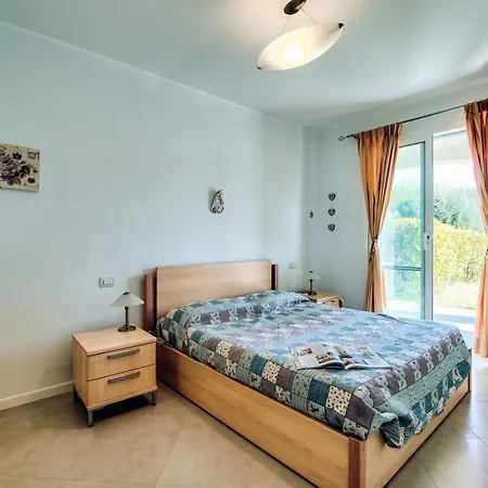 Lucia Riviera Dei Fiori, Sea-view And Pool Villa *